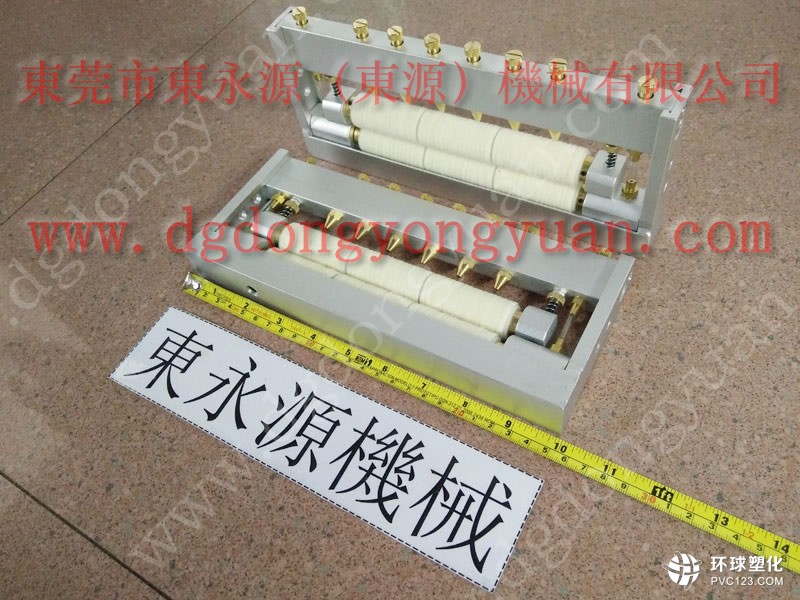 成都馬達(dá)外殼加工噴油機(jī) 沖壓機(jī)聯(lián)動(dòng)噴油機(jī)器